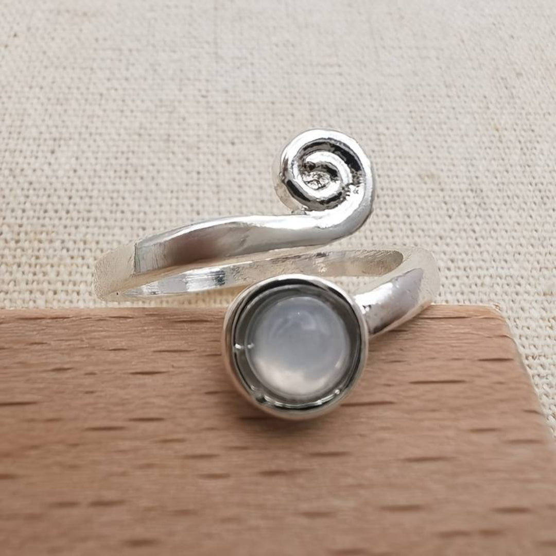 Vintage Milky Stone Spiral Ring