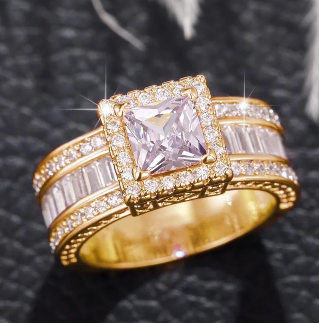 Gold-tone Elegant Crystal Ring