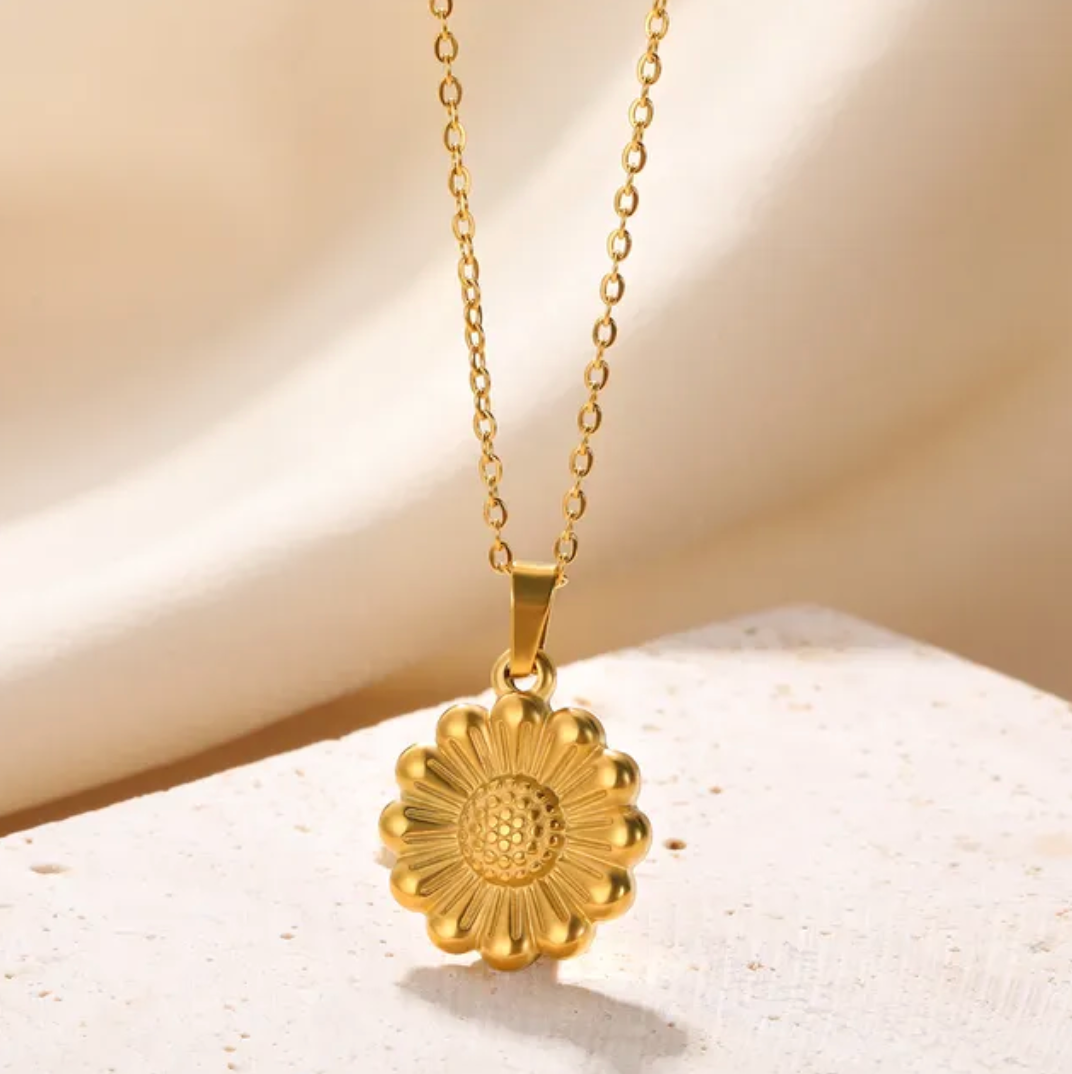 Gold-tone Daisy Necklace