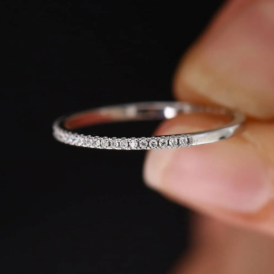 Fine adjustable Silver-tone ring with beautiful cubic zirconias