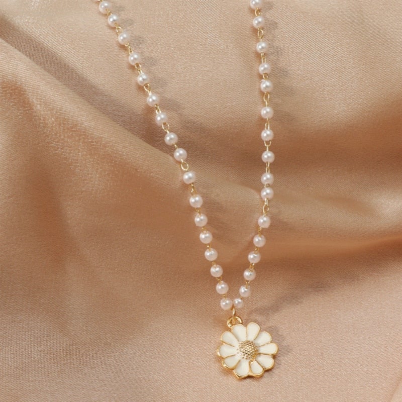 Daisy Necklace with Beads