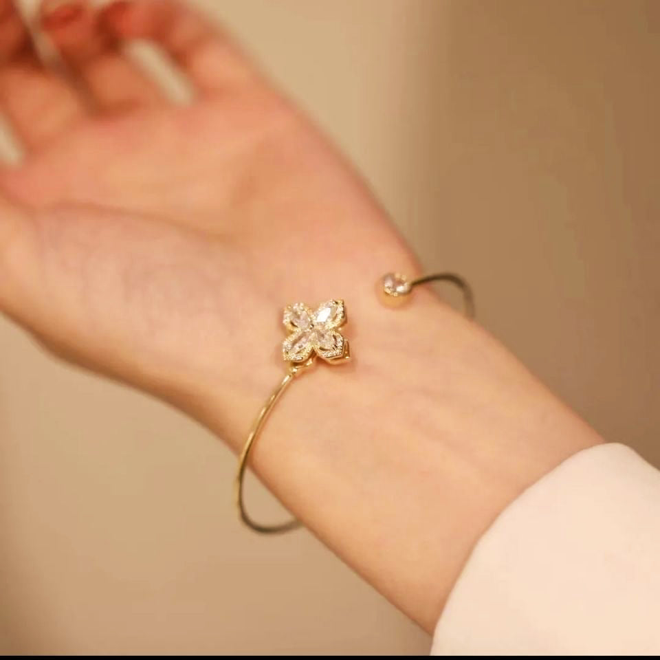 Sparkling Petal Spinning Bracelet