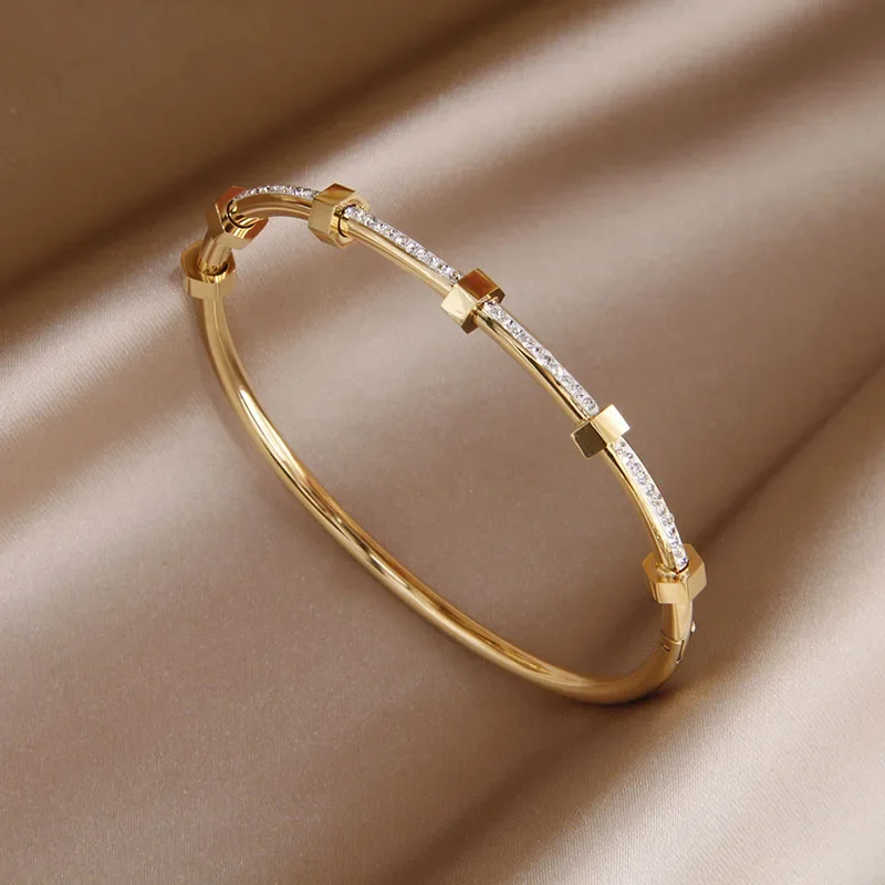 Maria - Sparkling golden bracelet with Sparkling coating