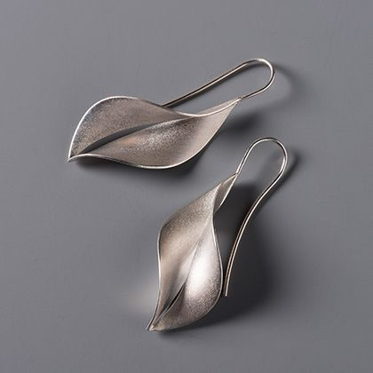 Vintage clean Silver-tone leaf earrings