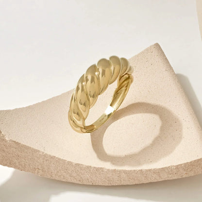 Croissant Ring | Gold-tone
