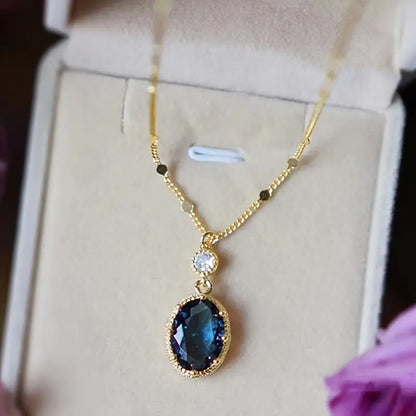 Thessia Lunebray Necklace | Gold-tone