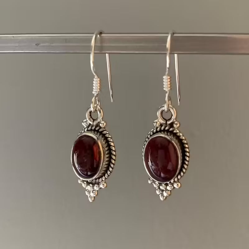 Vintage earrings with Sparkling details