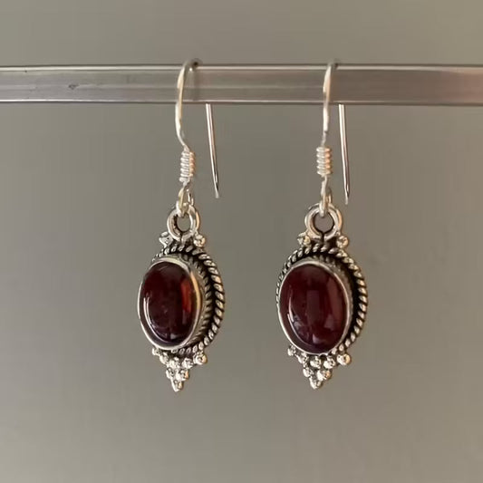 Vintage earrings with Sparkling details