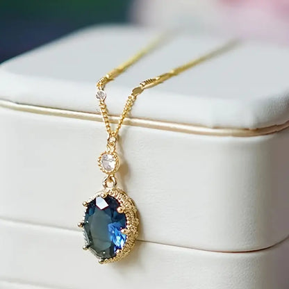 Thessia Lunebray Necklace | Gold-tone