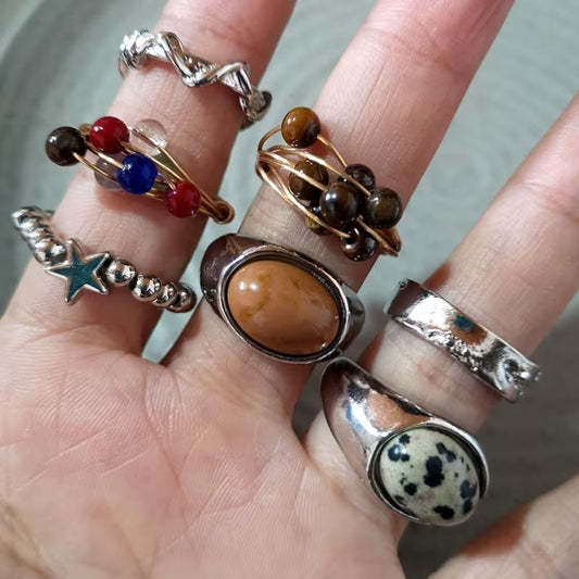 Set of 7 elegant vintage brown tiger's eye rings