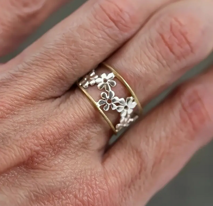 Exquisite vintage jewellery design Emmaille Blumenring