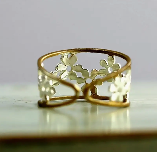 Exquisite vintage jewellery design Emmaille Blumenring