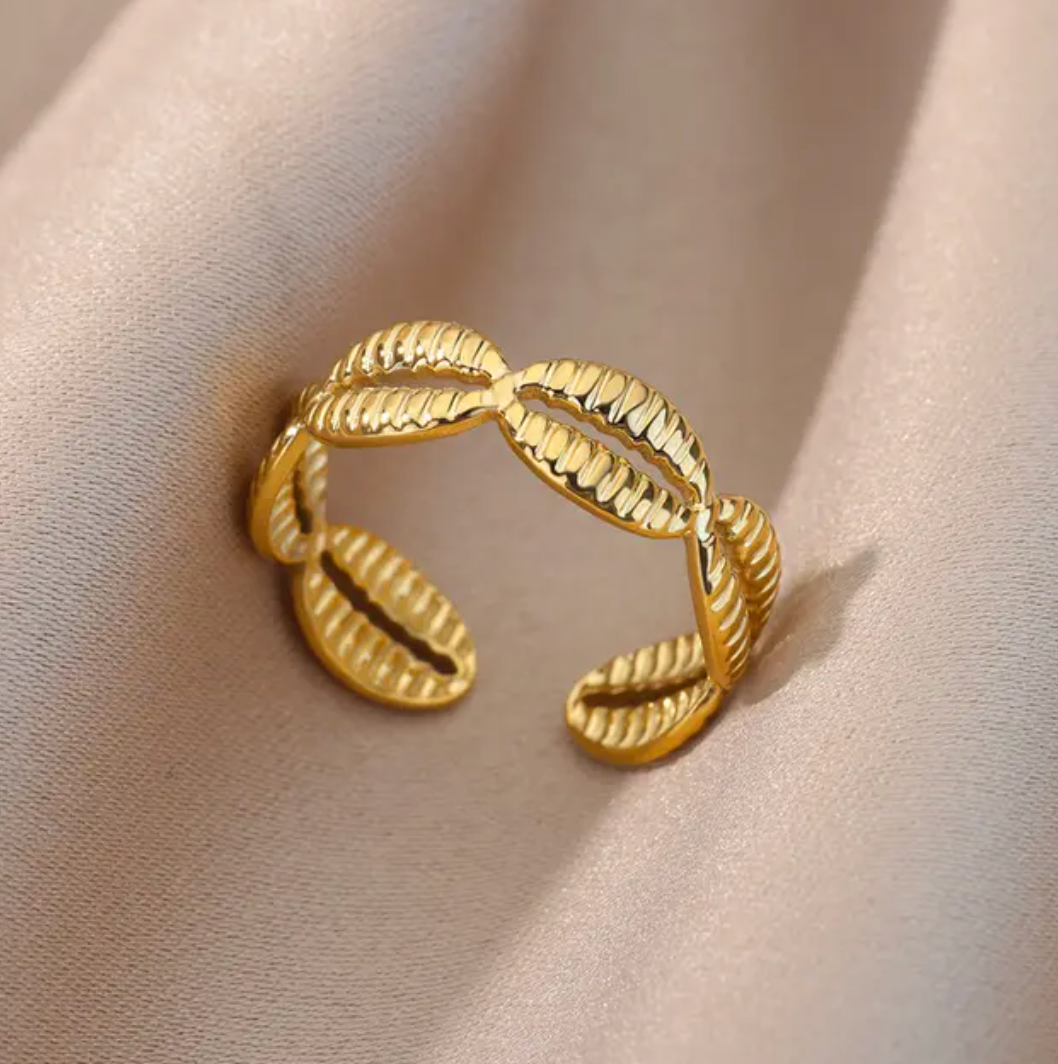 18-karat golden-plated ring with shells