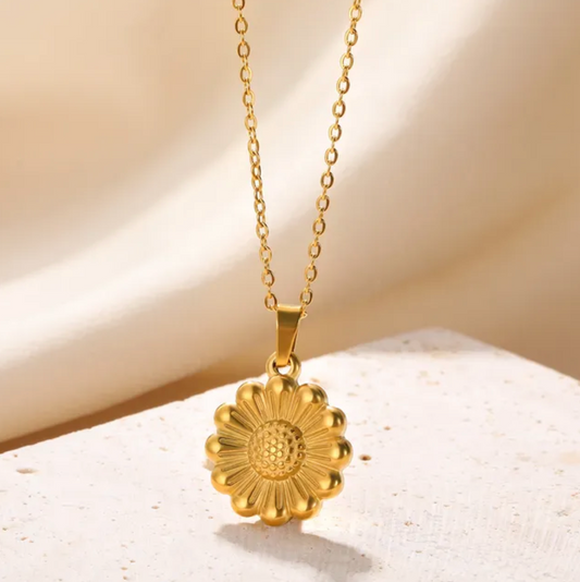 Gold-tone Daisy Necklace