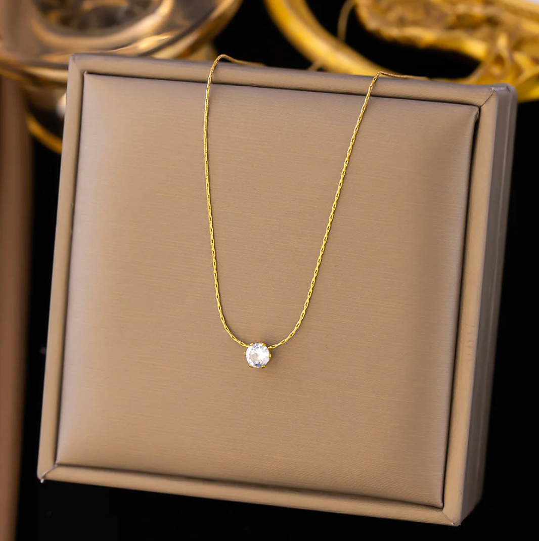 Gold-tone Necklace with Brilliant Stones