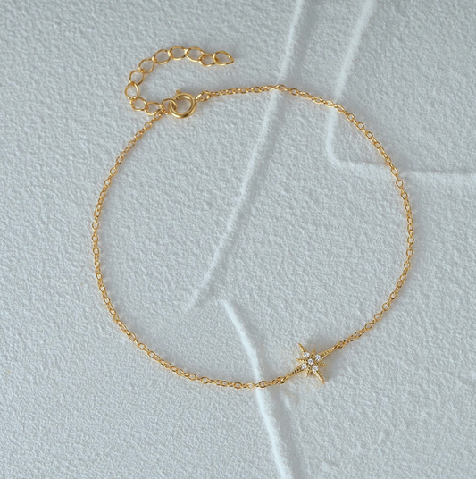 Fine 18-karat golden-plated bracelet with small north star