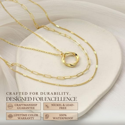 Carmen - Vintage necklace with chain and pendant, golden