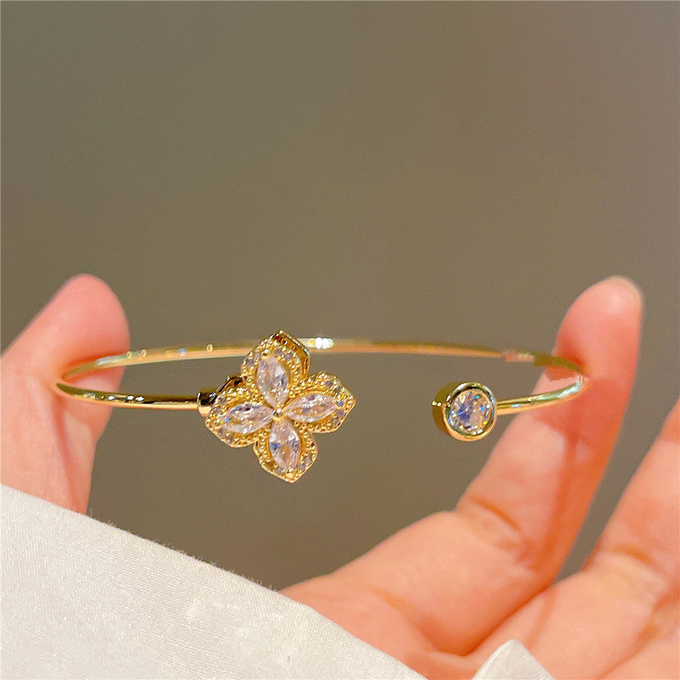 Sparkling Petal Spinning Bracelet