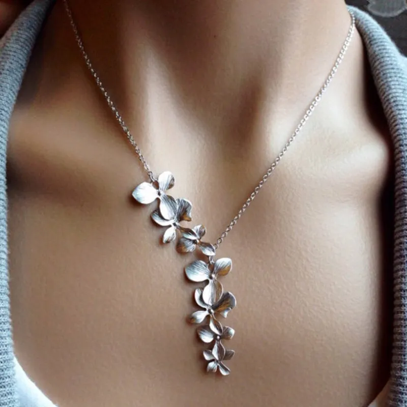 Vintage Silver-tone Flower Necklace