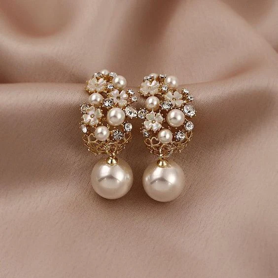 Elegant flower-shaped Bead earrings