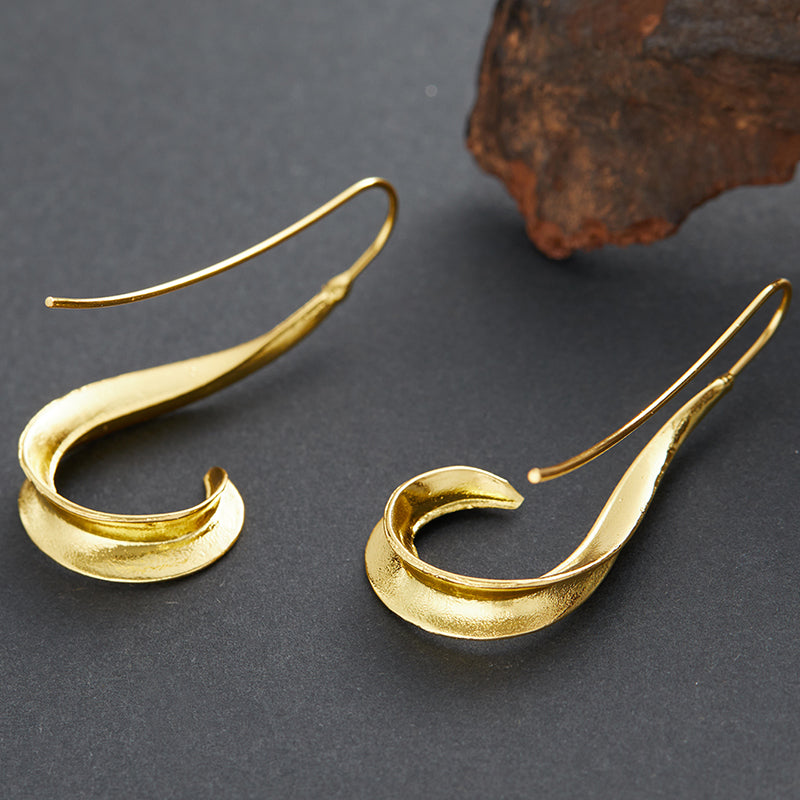 Vintage golden dangle earrings